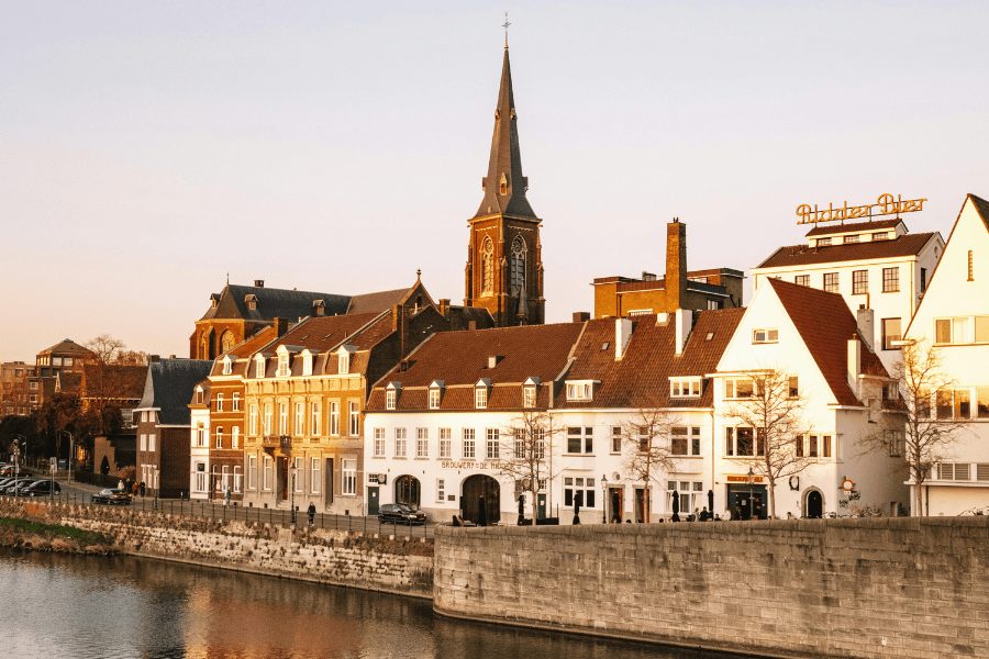 Centrum Maastricht Maas kerk